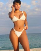 Hot Dubai girl Zoe sucks for AED 1800