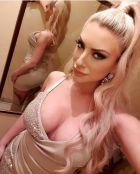 Escort Janelle in Dubai for massage