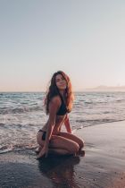 Online escort service on sexdubai.club: choose sexy Carolyn and book now