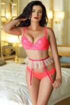 Invite UAE outcall escort Kamila to your flat or hotel room