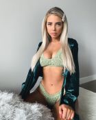 Sex dating with UAE prostitute (AED 2000 per hour)