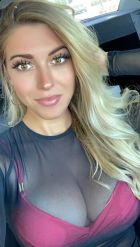 Mega busty escort in Dubai (76 kg; 177 cm)