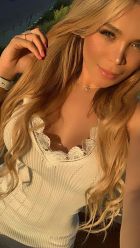 Meet teen escort in UAE - 32 y.o. Paula