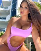 Sexy Dubai woman with tight ass, 70 kg; 173 cm